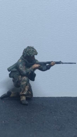 F-alk61 Covering fire around the corner