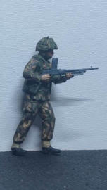 F-alk62 L4A1 gunner pushing up