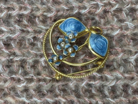 broche blauw
