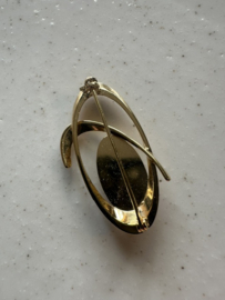 broche Jada