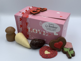 Roze LOVE doosje 200, 300 of 400 gram vanaf