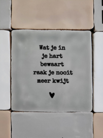 TEGELTJE WAT JE IN JE HART BEWAART