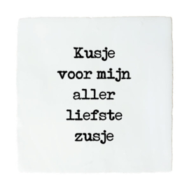 TEGELTJE EEN KUSJE VOOR MIJN ALLERLIEFSTE ZUSJE