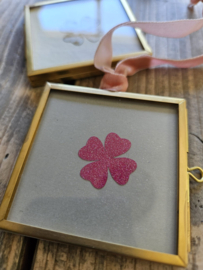 MESSING HANGER 6 x 6 MET GLITTER HARTJE OF KLAVER 4