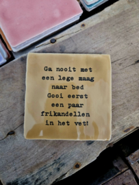 QUOTE TEGELTJE FRIKANDELLEN IN HET VET
