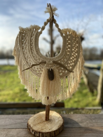 Macramé ketting op standaard