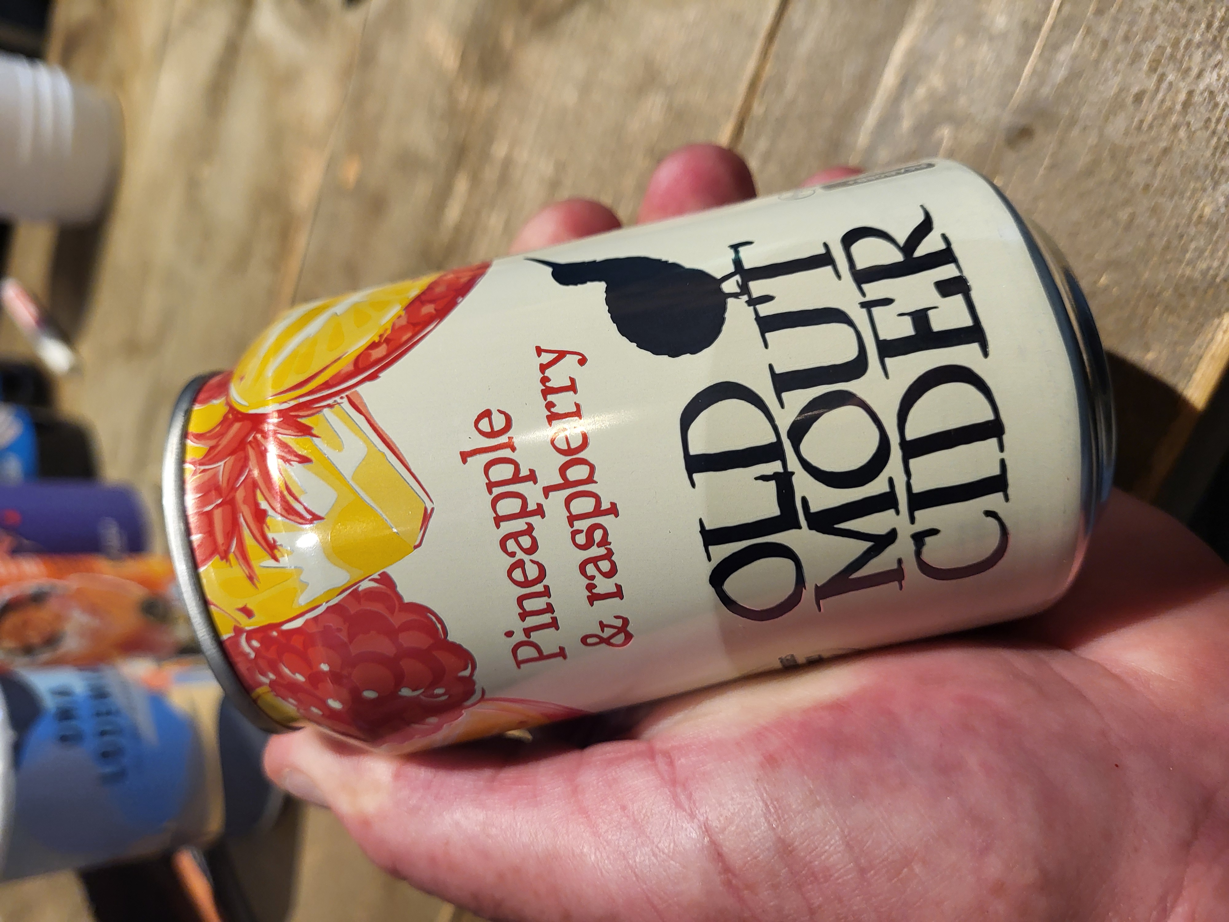 Old Mout [UK] Pienapple & Raspberry 4.0% 33cl