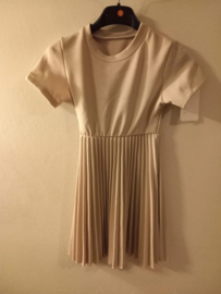 New Collection - Kleedje met plissé rok - zand