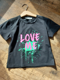 T-shirt 'Love me' - zwart