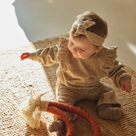 Dirkje - Kledingset met haarband en stippen - beige