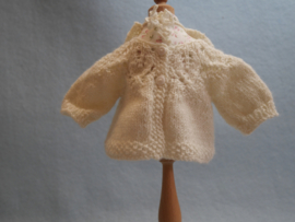 Vestje en mutsje met bladmotief 30cm