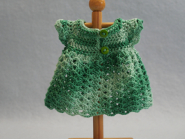 Gehaakt groen jurkje 20cm