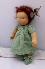 PDF Breipatroon, jurkje met bladmotief en slofjes