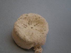 Vestje en mutsje met bladmotief 30cm