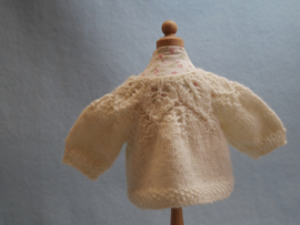 Vestje en mutsje met bladmotief 30cm