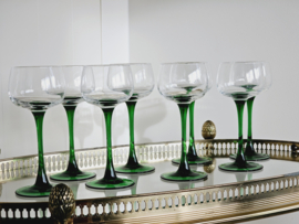 Vintage wijnglazen set van 8 met groene voet van Luminarc France.