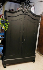 Kast Biedermeier black velvet met kuif