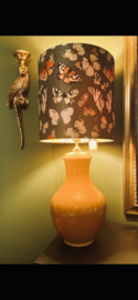 Vintage xl sfeerlamp/ tafellamp okergeel met vlinders.