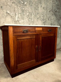 Art Deco dressoir 'Amsterdamse' school kast met wit marmer blad.