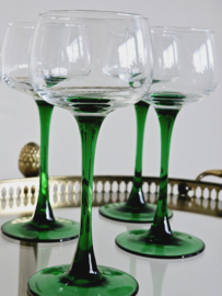 Vintage wijnglazen set van 8 met groene voet van Luminarc France.