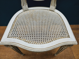 Orginele Franse Louis XVI-stijl medaillon stoelen met webbing zitting.