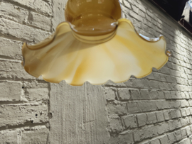 Vintage lamp gevlamd geel glas hanglamp.
