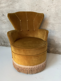 Boudoir stoel, fauteuil kleur velvet geel.