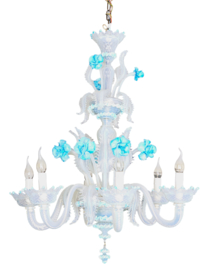 Design Murano kroonluchter met blauwe glazen bloemen en melkglazen bladeren,groot model .