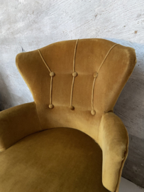 Boudoir stoel, fauteuil kleur velvet geel.