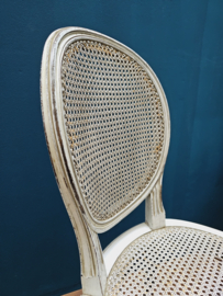 Orginele Franse Louis XVI-stijl medaillon stoelen met webbing zitting.