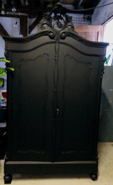 Kast Biedermeier black velvet met kuif