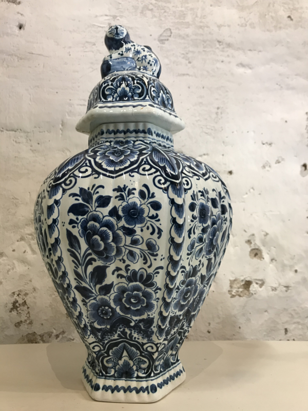 Spoedig vermoeidheid Bepalen Delfts blauw pot met een leeuw op de deksel. | woondecoratie | Villa  Leuvenstein