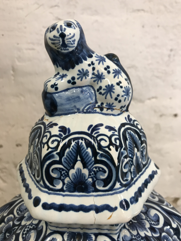 Spoedig vermoeidheid Bepalen Delfts blauw pot met een leeuw op de deksel. | woondecoratie | Villa  Leuvenstein
