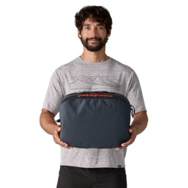 Patagonia Black Hole® Cube 14L Smolder Blue / Amanita Red