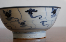An early 19th century Chinese Qing Dynasty blue and white porcelain rice bowl