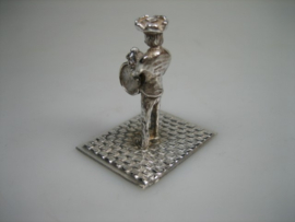 Zilveren miniatuur trommelaar uit ca. 1978