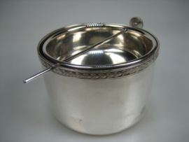 Antieke zilveren warmwater houder met boven bakje zilver uit ca. 1925
