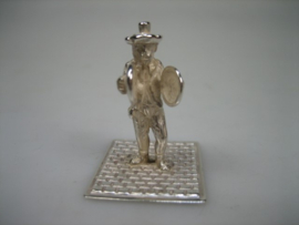 Zilveren Miniatuur als Muzikant Bekkenspeler uit ca. 1979