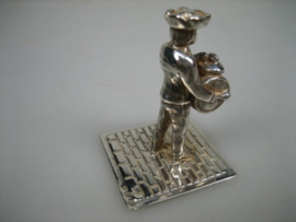 Zilveren oud massief miniatuur trommelaar, anno ca. Rotterdam 1978