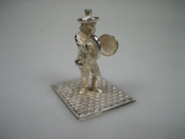 Zilveren Miniatuur als Muzikant Bekkenspeler uit ca. 1979