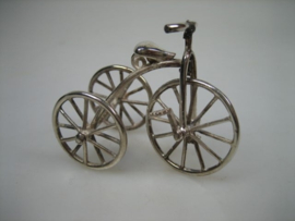 Zilveren miniatuur driewieler fiets te Heerlen Holland uit ca.1958