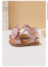 Sandaaltje roze met strik