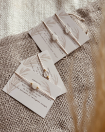 Bergkristal hartje op satijnkoord - Crème