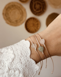 Rozenkwarts hartje op satijnkoord - Crème