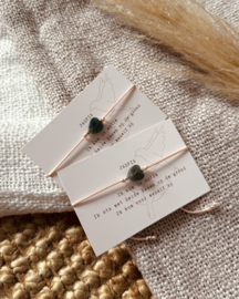 Jaspis hartje op satijnkoord - Zalm