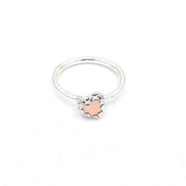 Zilveren ring met roze hematiet.