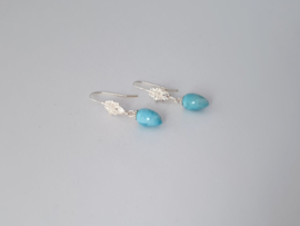 Zilveren oorhangers met larimar.