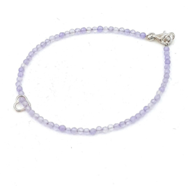 Zilveren geregen armband met amethist.