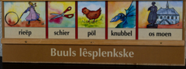 Leesplankje Dialect – Buuls Lesplenkske