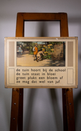Daar is Miesje ook . De tuin hoort bij school. 2Zijdig